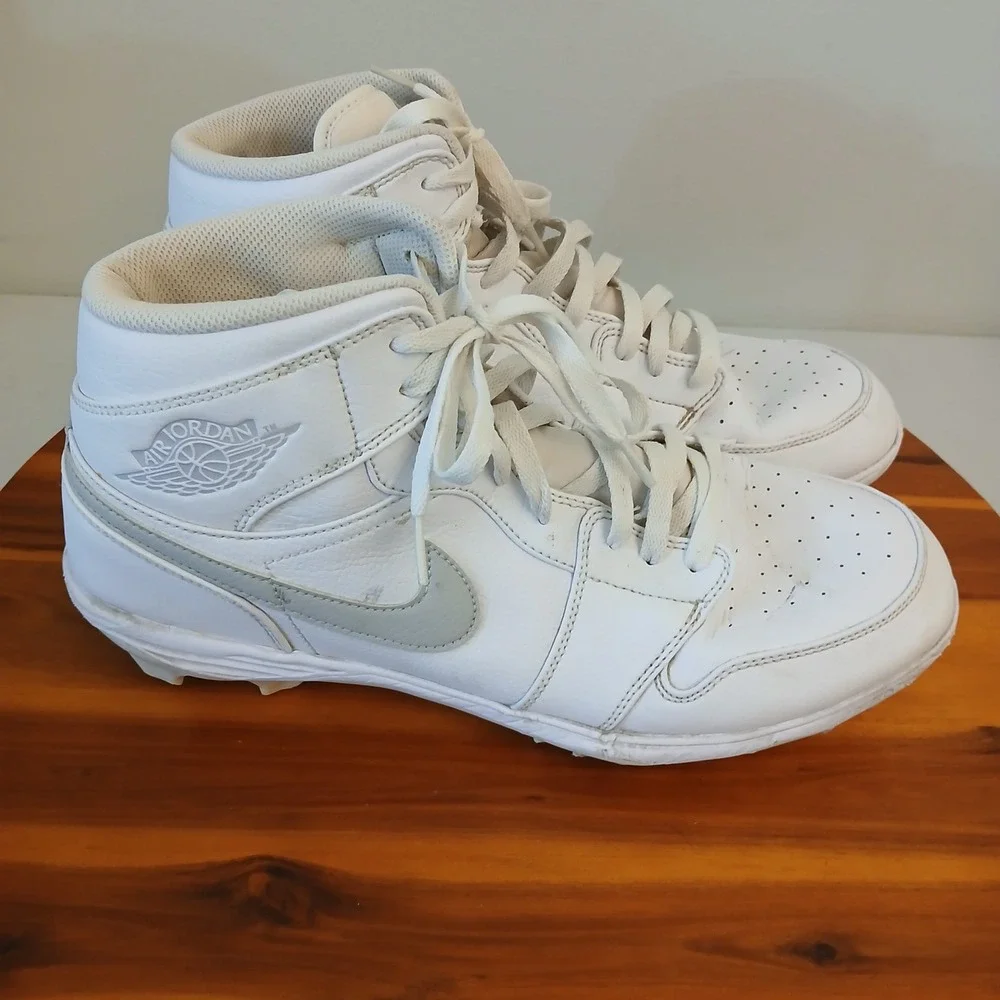 Nike Air Jordan 1 Mid Retro Mens 13 White High Top Football Cleats FJ6805-101